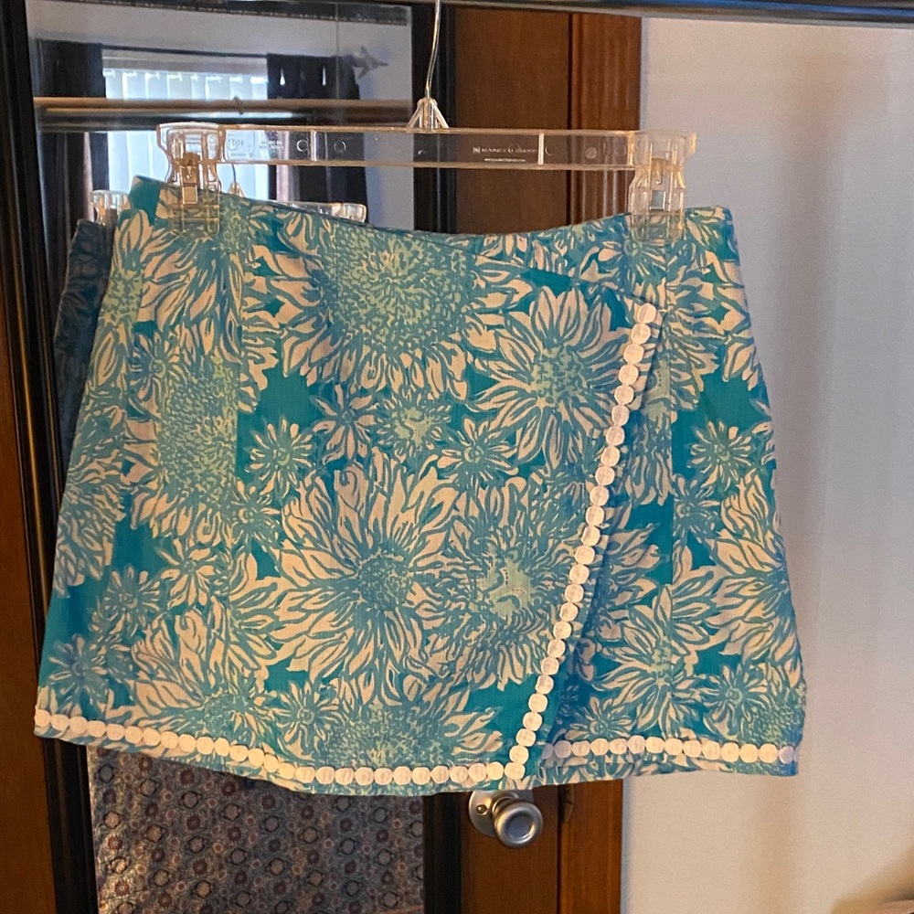 Lilly Pulitzer Blue and White Floral Skort